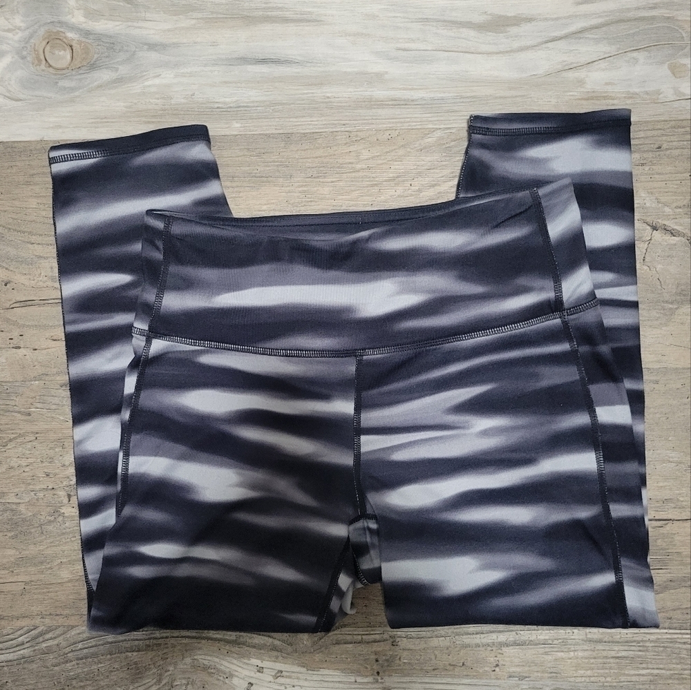 Athleta camo style cropped leggings size small